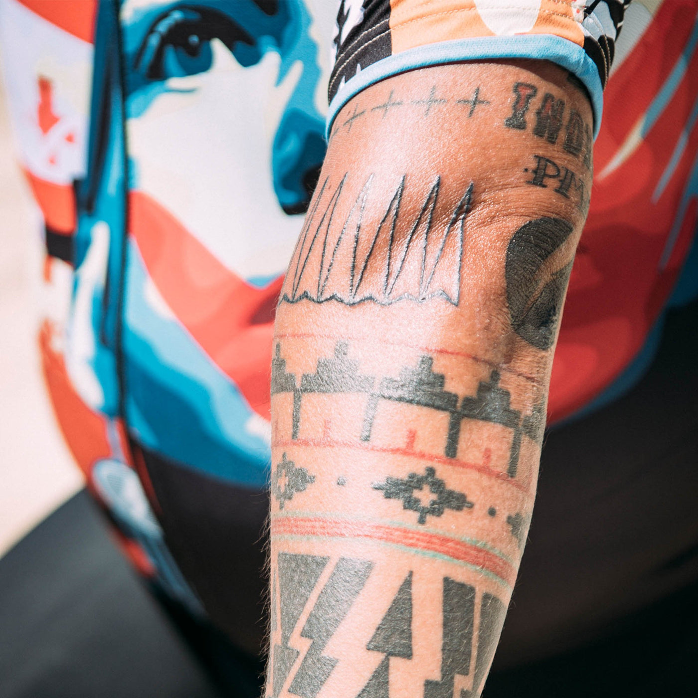 Cotson Men Boys Sun Protection Fake Tattoo Print Arm Sleeves for Bike Lovers  and Cycle Riders (Random Designs) (1) : Amazon.in: Car & Motorbike
